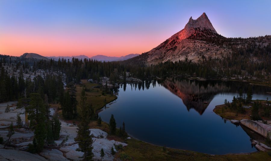 Фотообои Озеро в горах