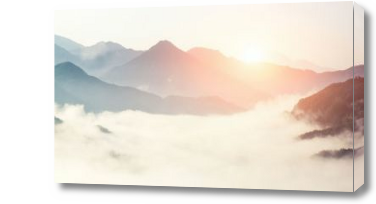 Картина Рассвет в туманных горах